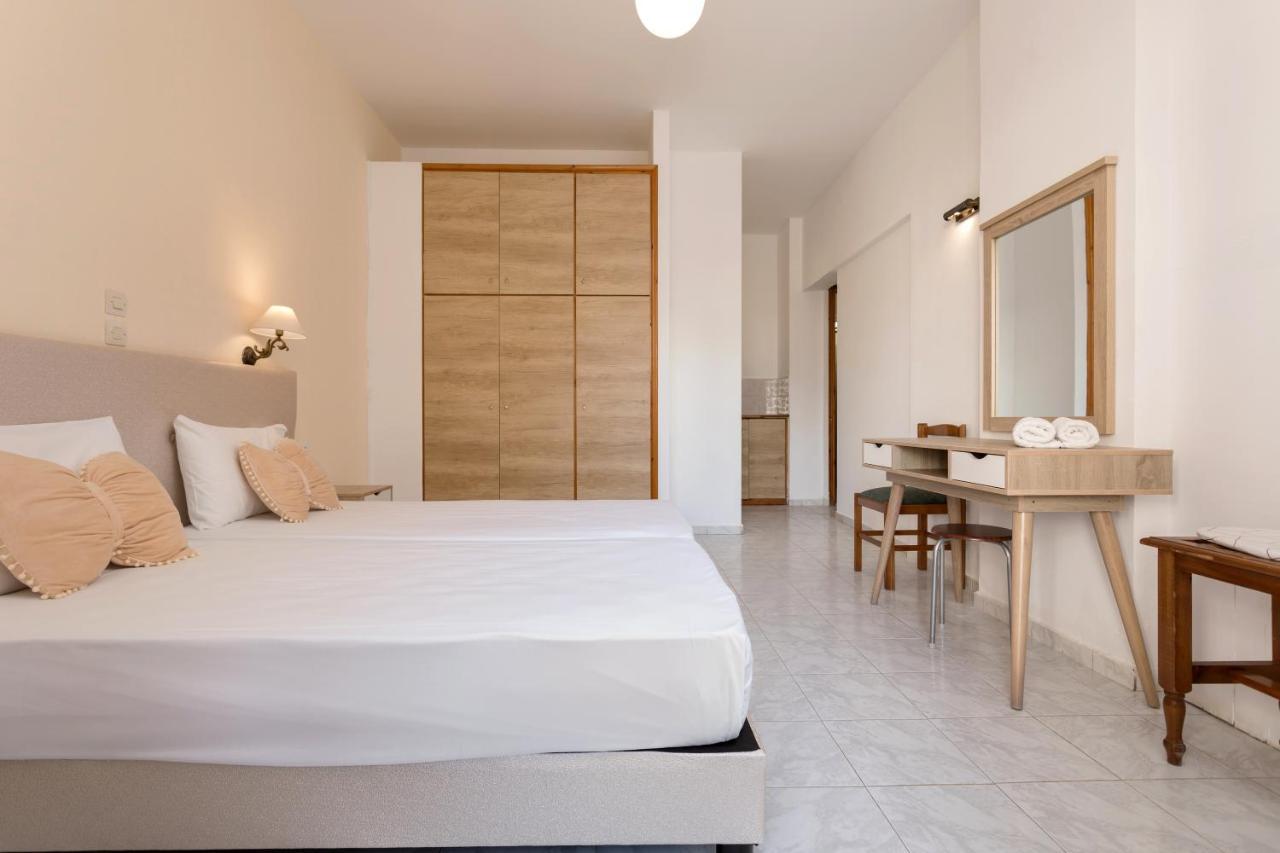 Holidays Studios&apartments *